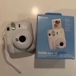 📸 Fujifilm Instax Mini 12 Instant Camera — Clay White — NIB
